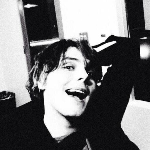 frnkiore's profile picture. THIS IS ACTUALLY A FREE FOLLOW BECAUSE I ENJOY MAKING SO MANY ACCOUNTS AND DESIGNING THEM?????? YEAH SOMETHING LIKE THAT HAVE A GOOD DAY