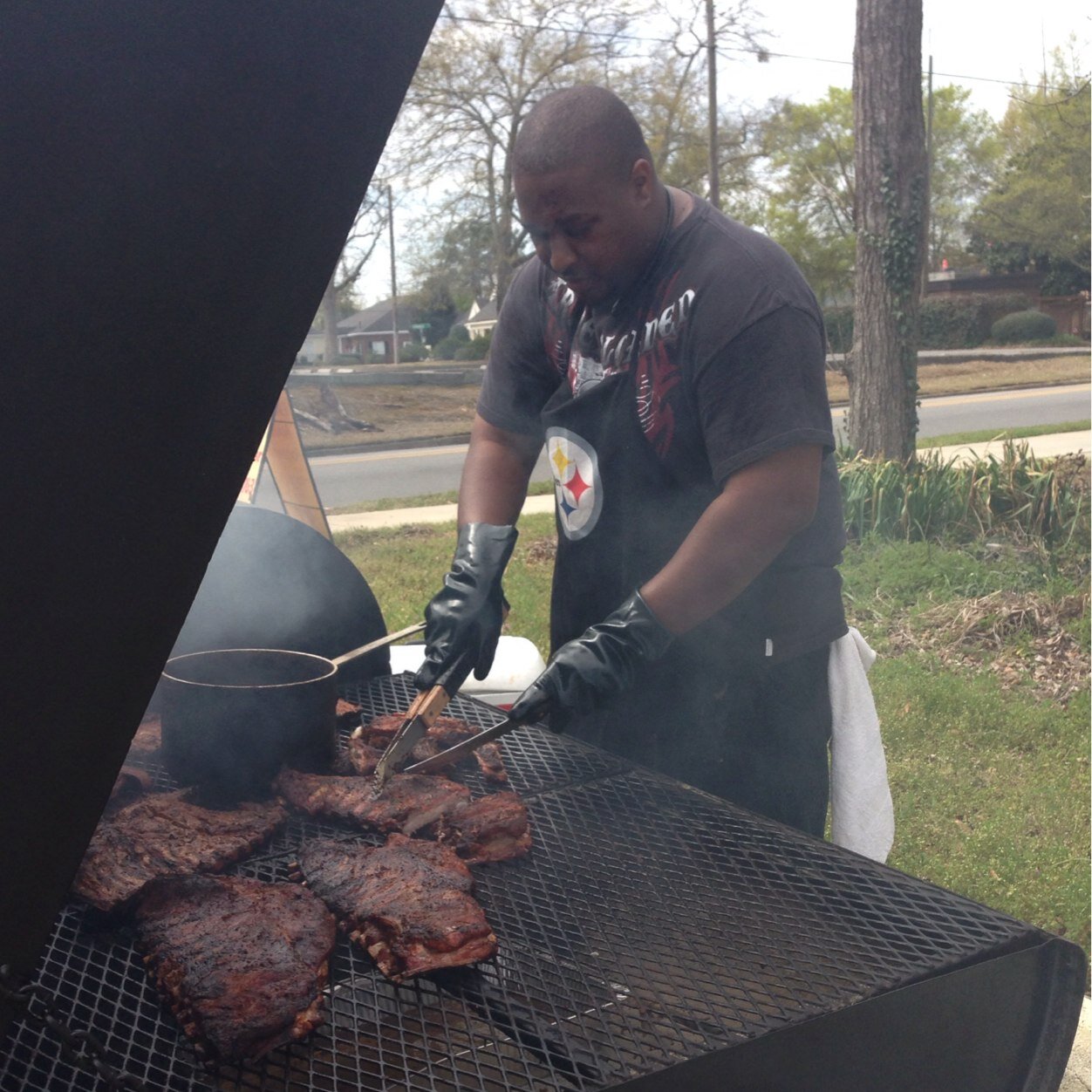 Serving up great service and even greater BBQ. #CharlotteNC #BBQ #SmokedMeat COME SEE ME!!! IG: @bigwallysbbq FB: Big Wally's BBQ