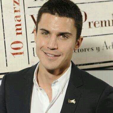 23.Alex Gonzalez.Agente del CNI.Nuevo en SA.Simpatico y borde cuando quiero.Enamoradizo?No se.
