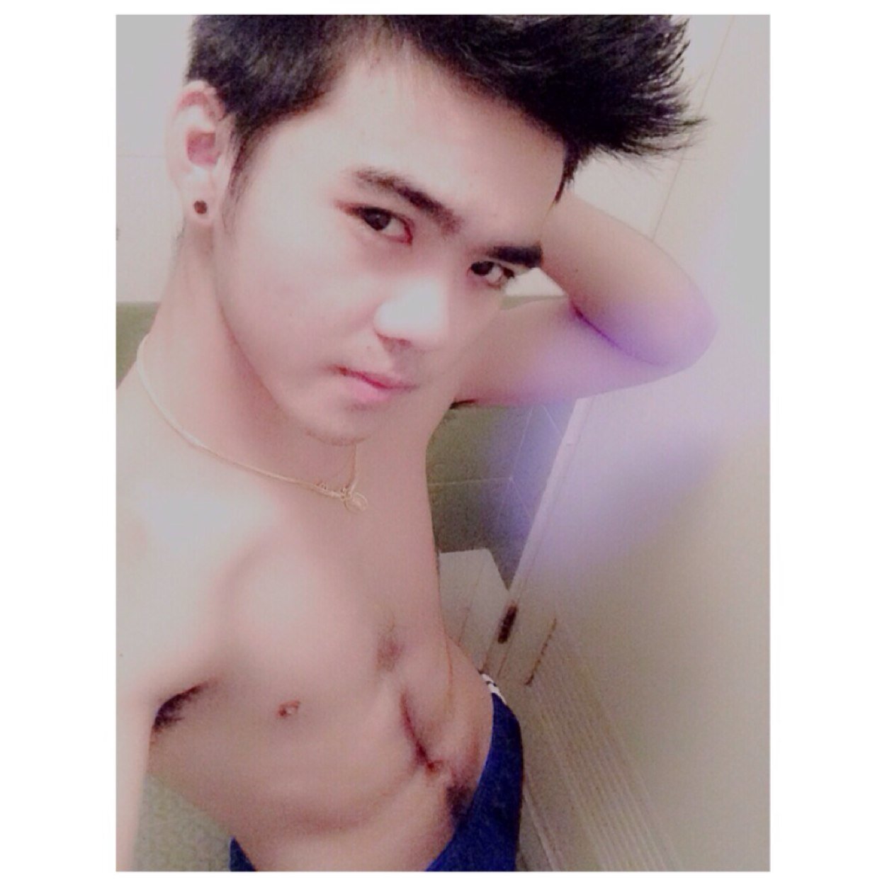 ผมชื่อ ต.เต้ย ค๊าปผม เป็นรับ เป็นคนขี้งอล เอาแต่ใจ อยากมีคนเอาใจ แต่ชอบเอาใจเก่ง โกรธง่ายหายเร็ว รักใครแล้วรักจิง ^^ line :: cztorywiangnil IG :: salanrat