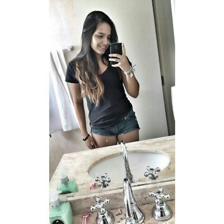 Ame como a chuva fina. Esta cai em silencio,quase sem fazer notar,mas é capaz de transbordar rios.