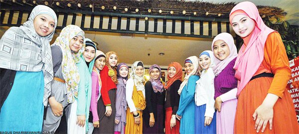 Cinta itu memaklumi kekurangan,memaafkan kesalahan,melupakan segala hal yg menyakitkan & menghargai suatu pengorbanan.