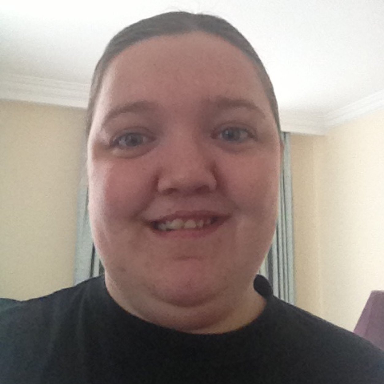 Im 20 , i live in st helens uk , i am the ulitmate movie goer / ultimate animal lover and i love vaping as you can see in the pic  :-) tweet if you want to talk