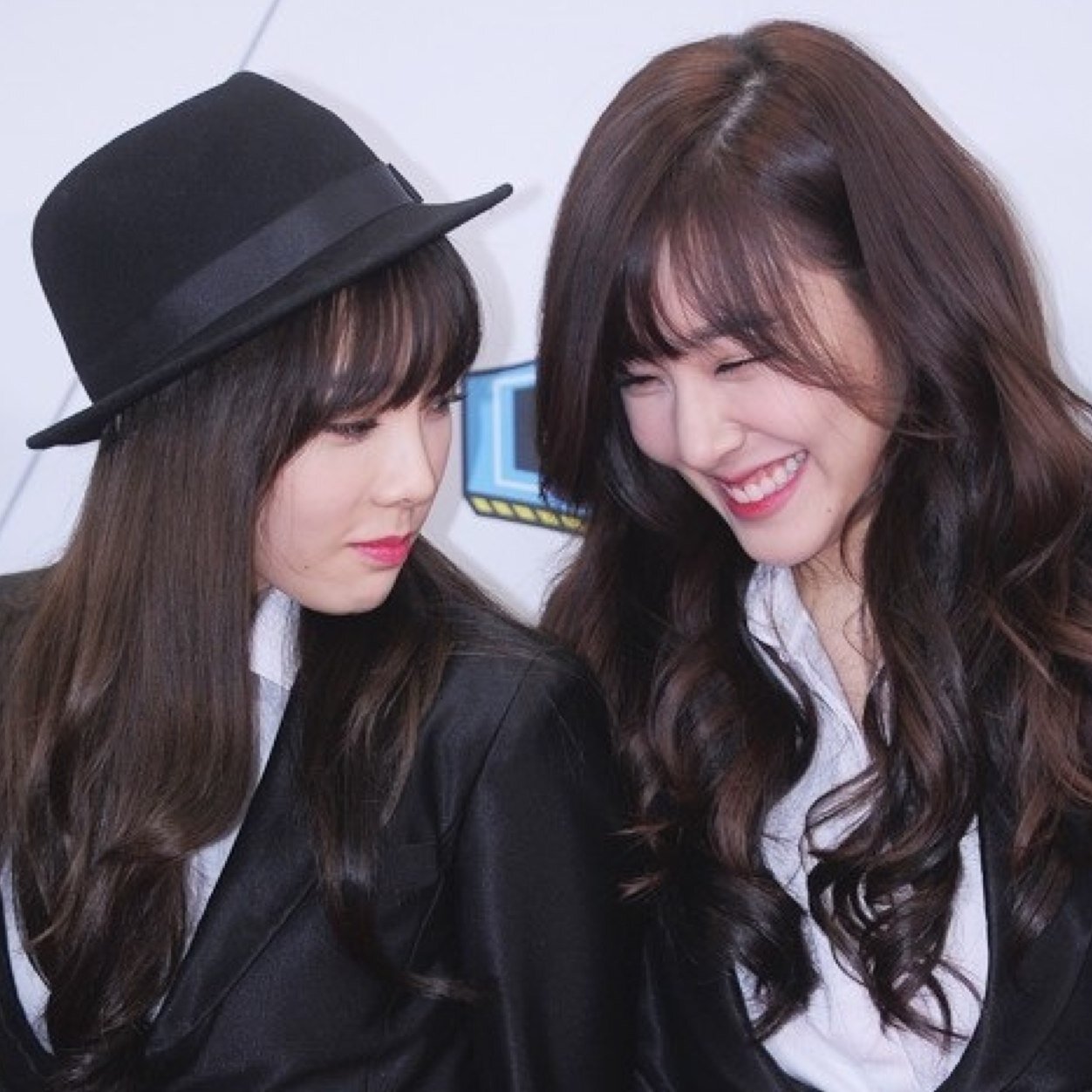 YOUNG n STARS☆ forever ❤ 소녀시대 BOT ♡ lil bro: @_zinxjunmyun My besides : @_CYMAXZ1X | Since 08/05/13