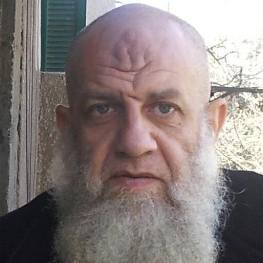 عبد آبق لله عز وجل . لابد وأنني قد عصيت الله ولكني أزعم رغبتي في التوبه
سترني ربي كثيرا وما زال
وهذا ما يطمعني في عفوه