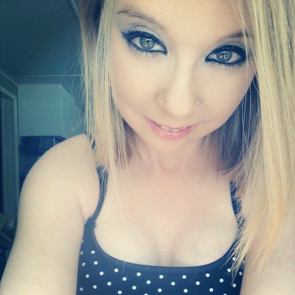 50635901425d4e8's profile picture. extreme short . 4foot 2. blondie. mom of 2. married. live love laugh. sle lupus. oh Canada eh!