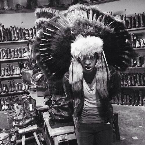 Go follow @harryfxxd she follow back just ask !! So yeah two follow ♥