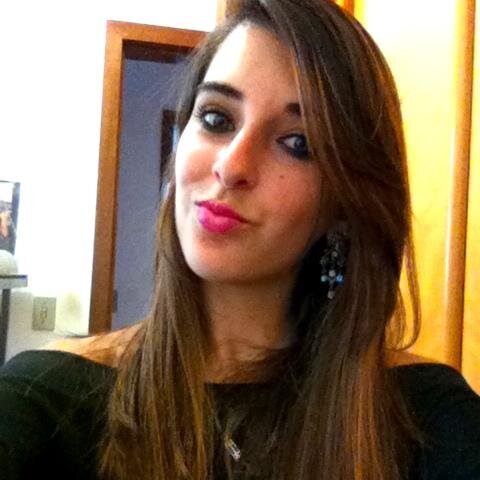 Ela tinha mil defeitos, Impaciente, Egoísta, Ciumenta, Difícil, Insensível, Louca, Dramática. Não sabia falar sobre seus sentimentos, e ele amava o jeito dela ღ