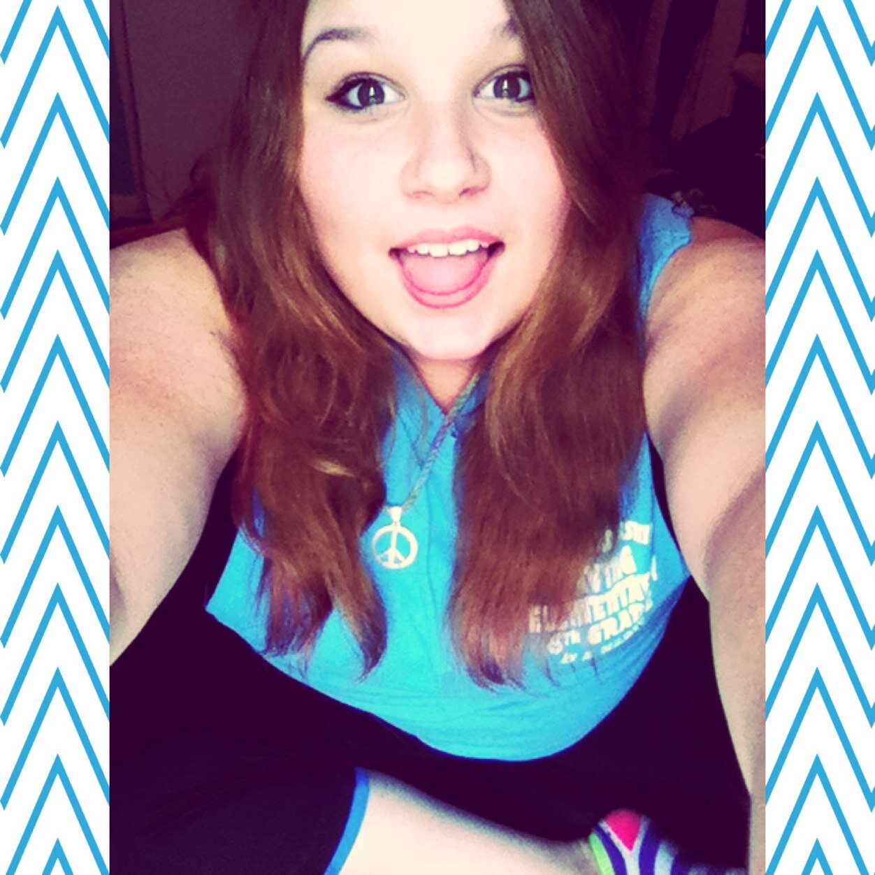 Hey! So, I dont do much. 
I'm kinda pretty && I enjoy making others laugh. 
Follow me if you want too! c: