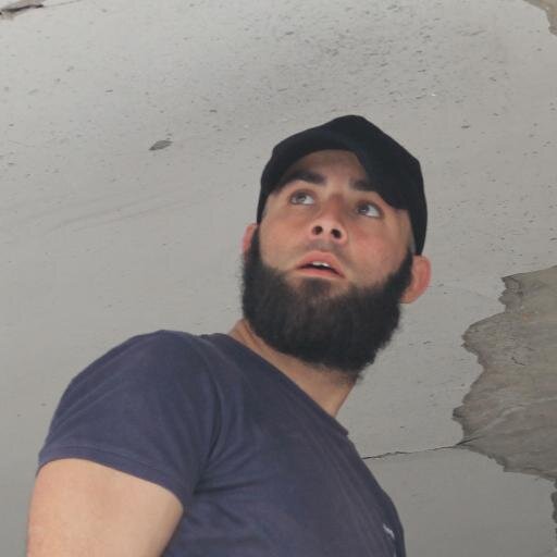انا  لم  ادخل  تويتر  الا  لان  أكبر المجاهدين في  سوريا  استشهدو  وكان  لهم لمحات جميلة على تويتر .......فلماذا لا اكون منهم