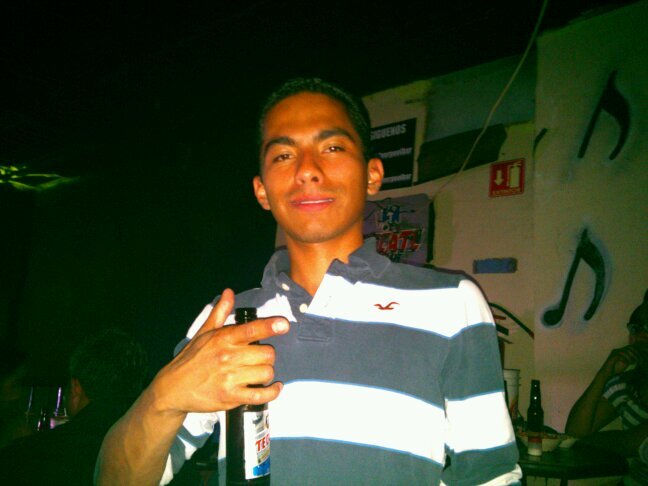 Soy musico actualmente de una banda y aparte soi dJ e ing de audio .. me gusta musho el cotorreoo y las fiestas !!!
encuentrenme tambn en facebook..