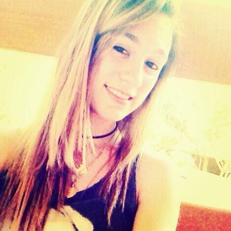não preciso me drogar pra ser um gênio;
não preciso ser um gênio pra ser humano;
mas preciso do seu sorriso pra ser feliz.