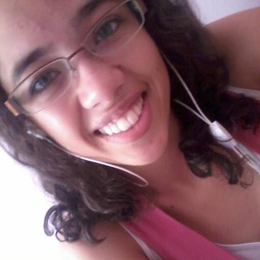 Não vale a pena viver sonhando e se esquecer de viver.