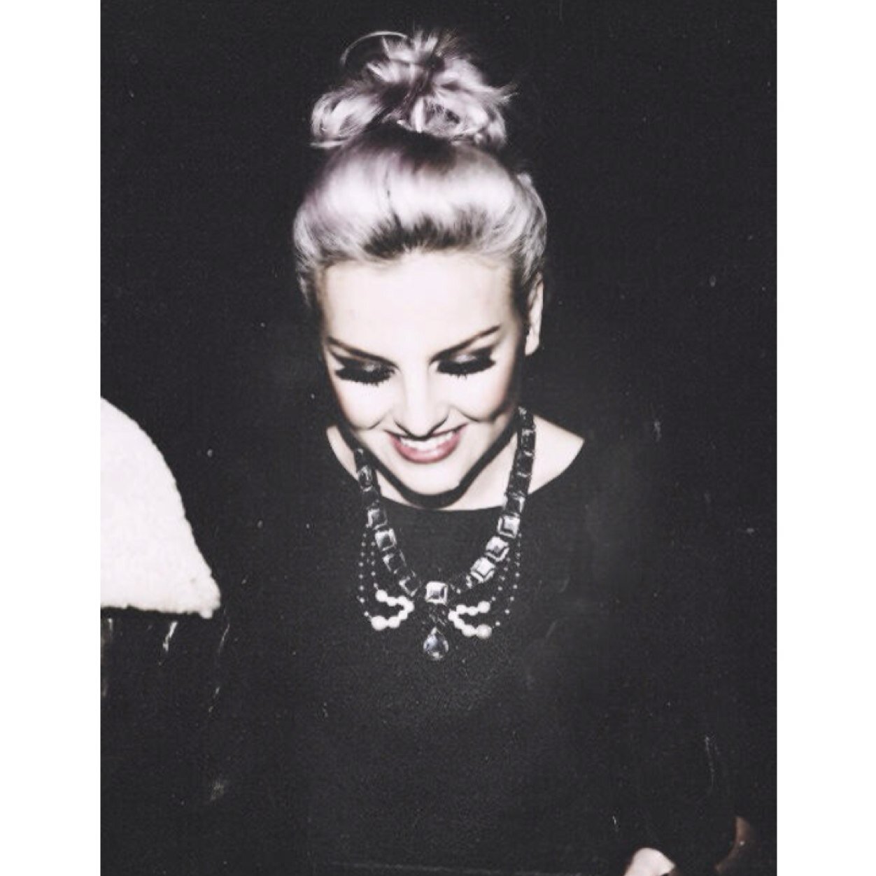i gave you a free follow bc i love you, please follow @IeedsIouve now :) xx | if u ask she follows back