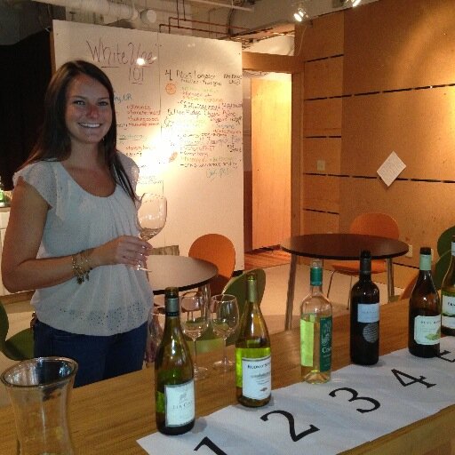 Project Manager for @PaintNite Boston, Foodie and Wino!