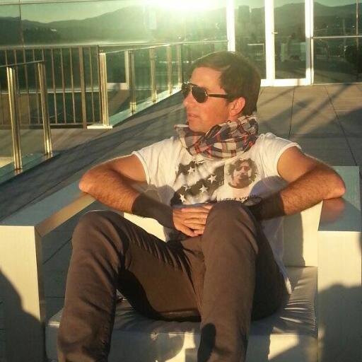 XavierCeballos's profile picture. La vida és una pel•lícula en la qual tu no escrius el guió, però si dirigeixes com vols que es representi CARPE DIEM*