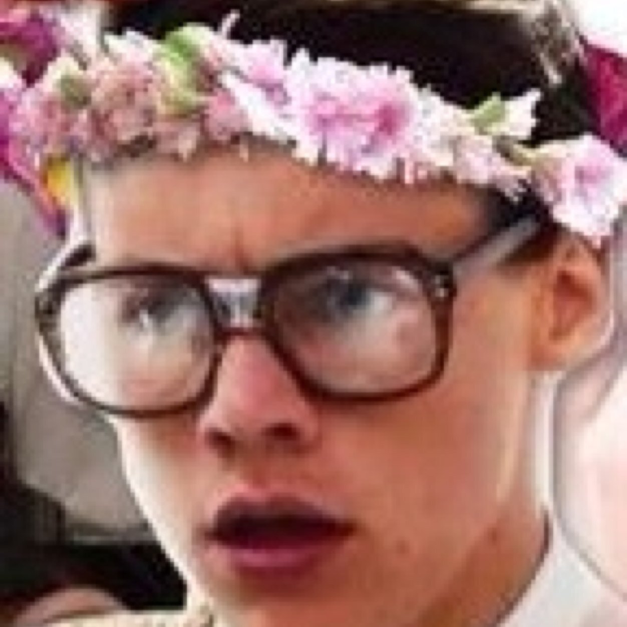 ~Single~ H-Hi.. I-Im Marcel! I-Im shy and inoccent.. @PunkStyles__ and @Harold_rp_ are m-my brothers! / Gay..