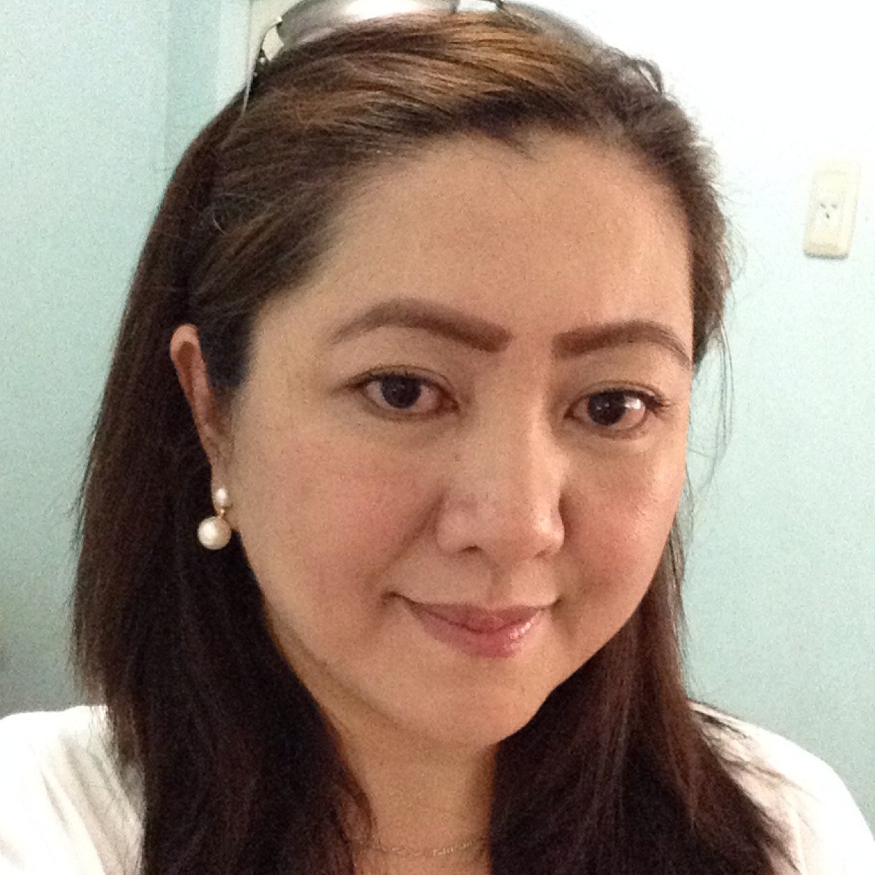 a realist, survivor, emancipated, worshiper of the one True God, rearer of the beautiful Chesca, Mayena n Paula