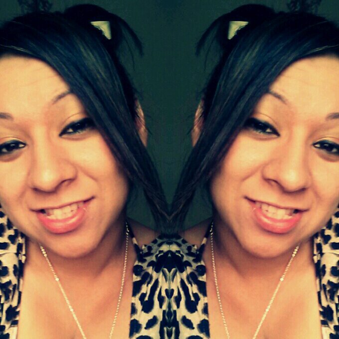 im Lovely im 20 yrs Old No Kids humm Idk What else but qoo & Listen too Baezaa(: '