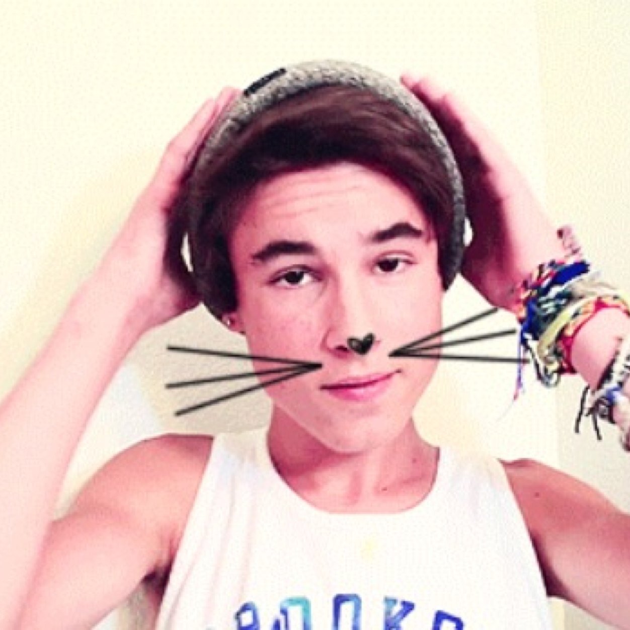 Tweet me I love you, Kain. And I'll give you a surprise.