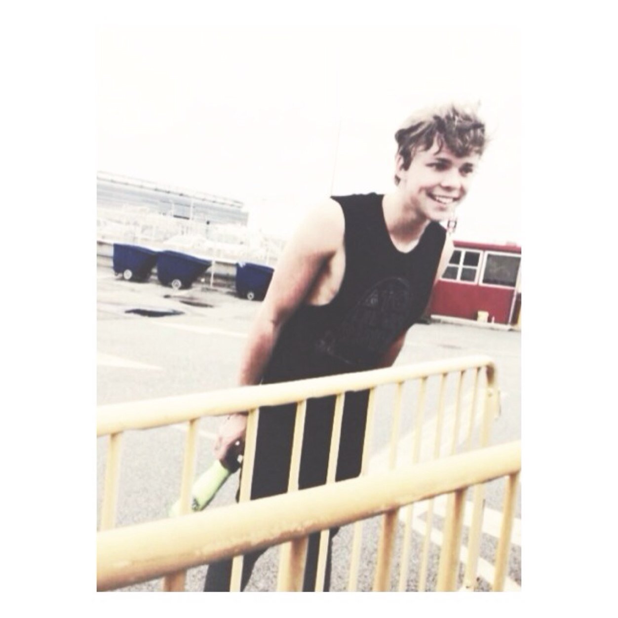 freefollowseh53's profile picture. Follow @elitehemmings