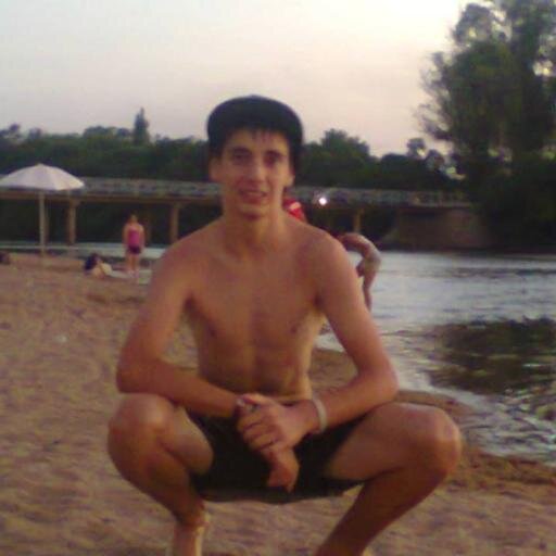 Jugador en las formativas de Peñarol de Treinta y Tres Uruguay. Amante del Futbol, Aficionado del Club nacional de futbol, Tengo 15 Años.