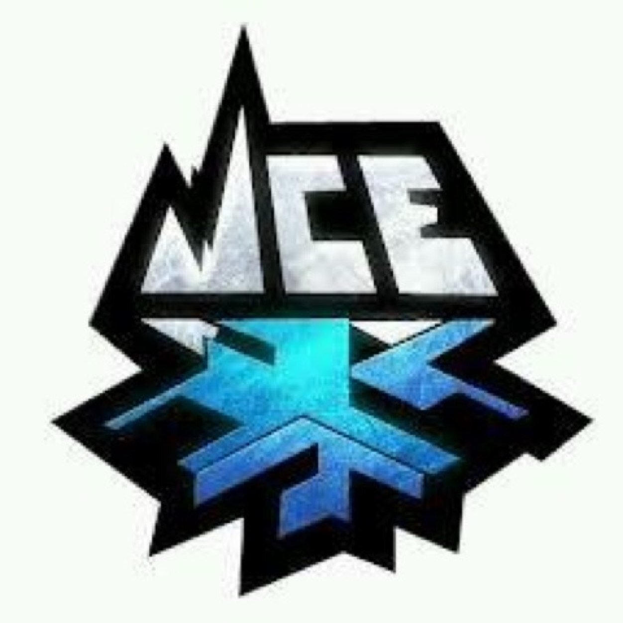 Hello Guys and gals my name is IIce or Kyler. I am in a sniper clan called eZ.We are recruiting.Follow to be an Ice Cube!