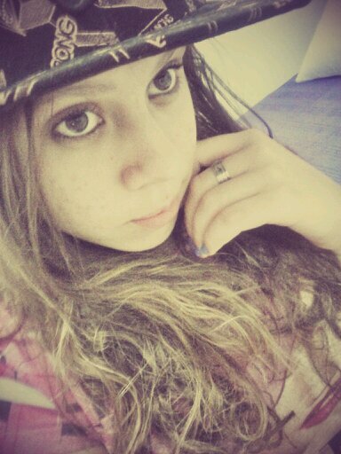 Soou Chaata ' Sim .. Aliiaas Nãoo Naasci Praa Agradar Ninguém :)