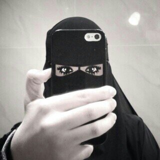 اي ولد يدخخل خاص بلغي الفلو _                                         فـلو مي ، فـلو بآكك )'