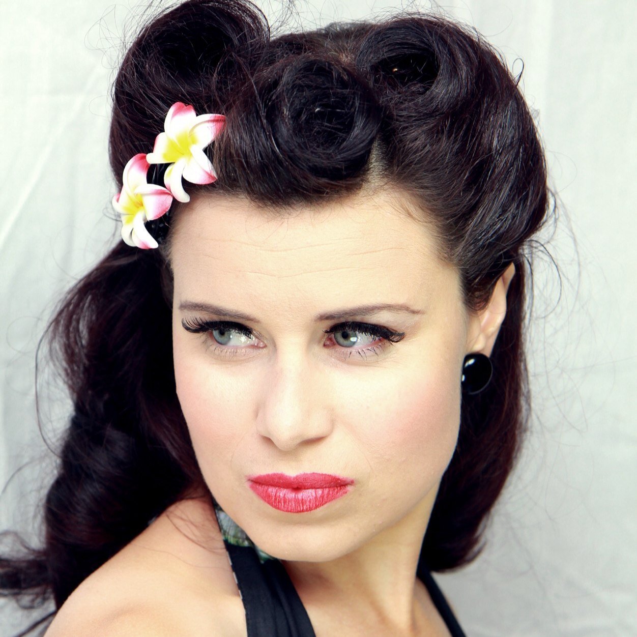 A Pagan with a Rockabilly twist. Vintage, pinup and animal lover.