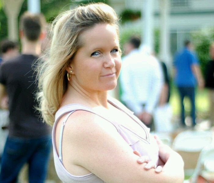 I love Jesus, and 4 kids. My husband of 27yrs died 09/02/16. I'm a working homeschool mom, trying to stay in touch with friends and family.