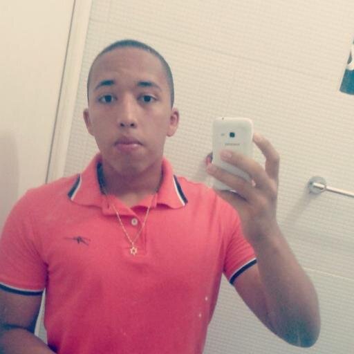 O mundo é assim, aparência é tudo
braço grande, um pisante, colar de vagabundo  ♪