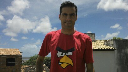 Rubro-Negro desde o berço. Jovem, de bem com a vida, bem-humorado.