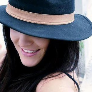 #Fashion #Stylist / #Ecommerce Consultant / #Enterpreneur / #Marketer