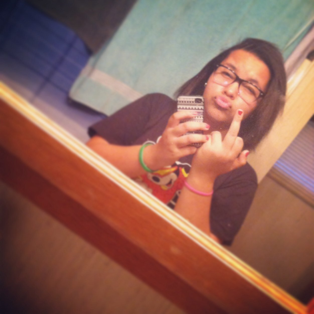 follow me
✌️good vibes✌️
diamond swagg
Live life to the fullest ~screw the haters~ i live by the ~ it gets me threw everything :p