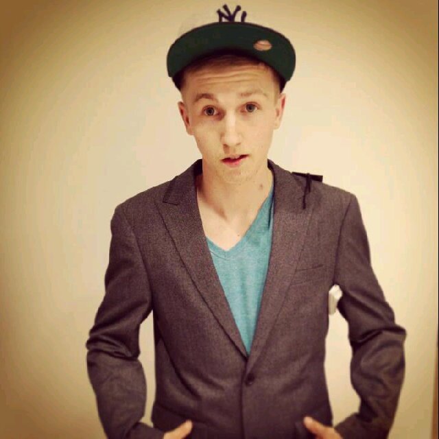 Ajonhulbert06's profile picture. 