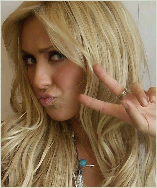 Minha Bio aposentou junto com @Anahi