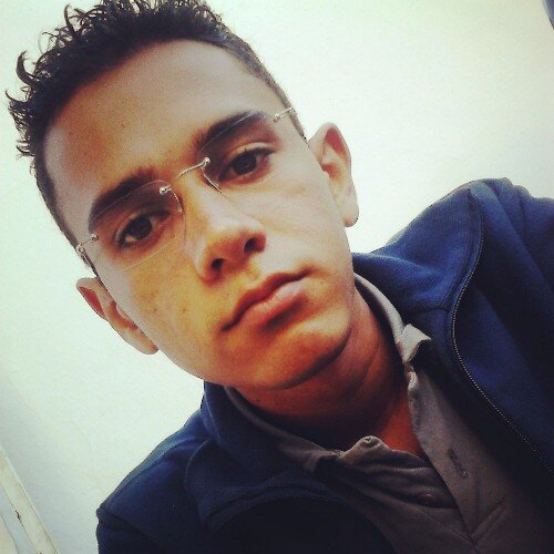 C_vitorlacerda's profile picture. Não temos mais que hoje para amar-te o meu Deus.