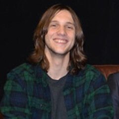 Étudiant en mathématiques et fan de pizza.