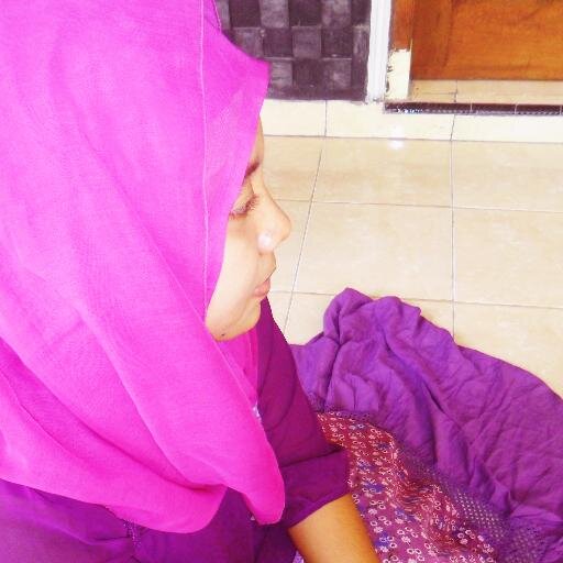 ~1604(^v^)~
@Semua tentangku hanya Tuhan, keluarga, sahabat dan diriku yang tahu *Evillol.   Just Call me, Mieta  OK ^^v