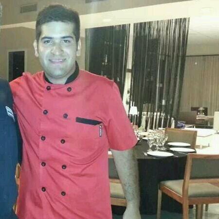 -Técnico Universitario en Gestión Gastronómica
- Fanático de la cocina y de Boca Juniors.-
