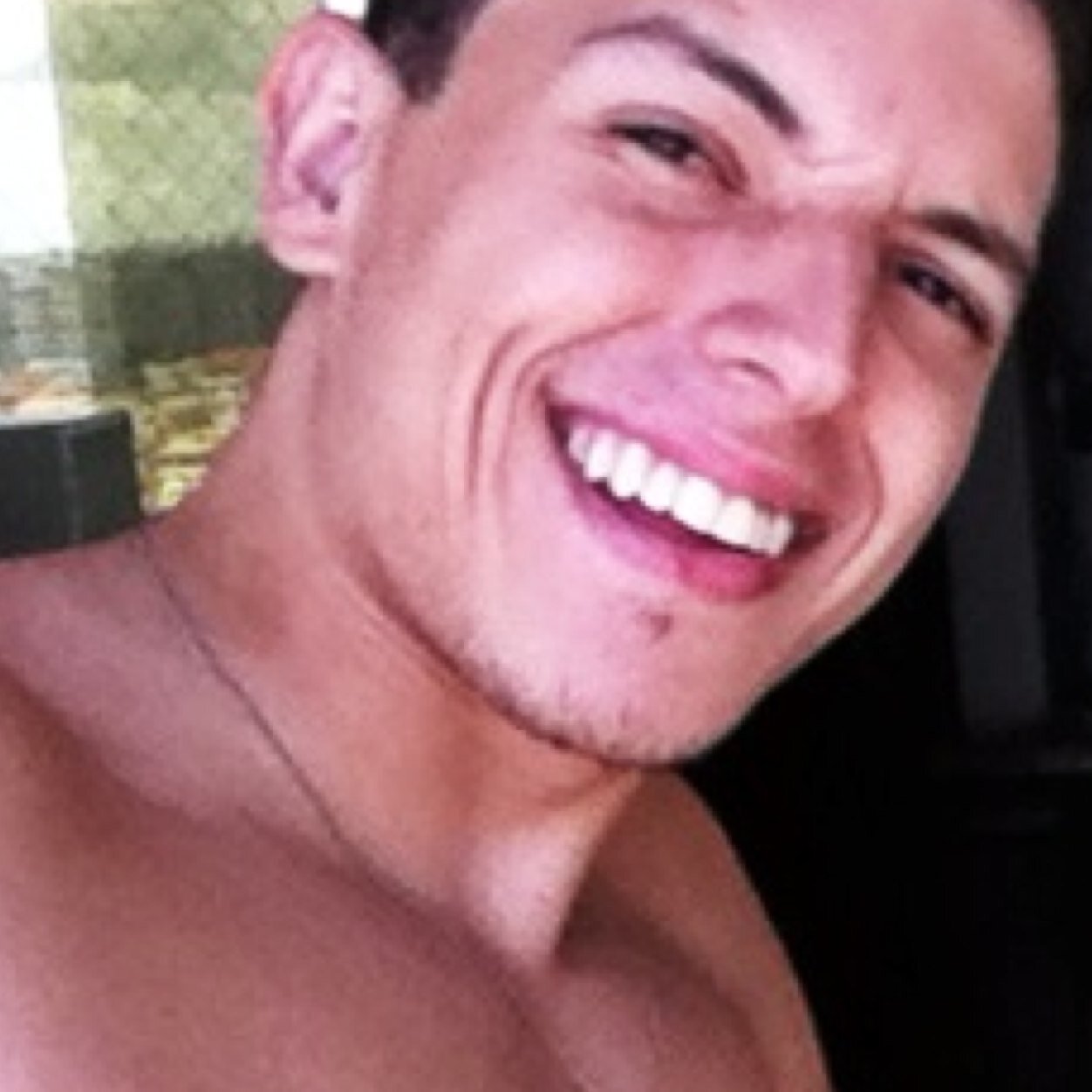 Sou feito de barro, mero mortal incapaz de dominar minha própria respiração, disposto em fazer a diferença por meio daquele que tudo pode.