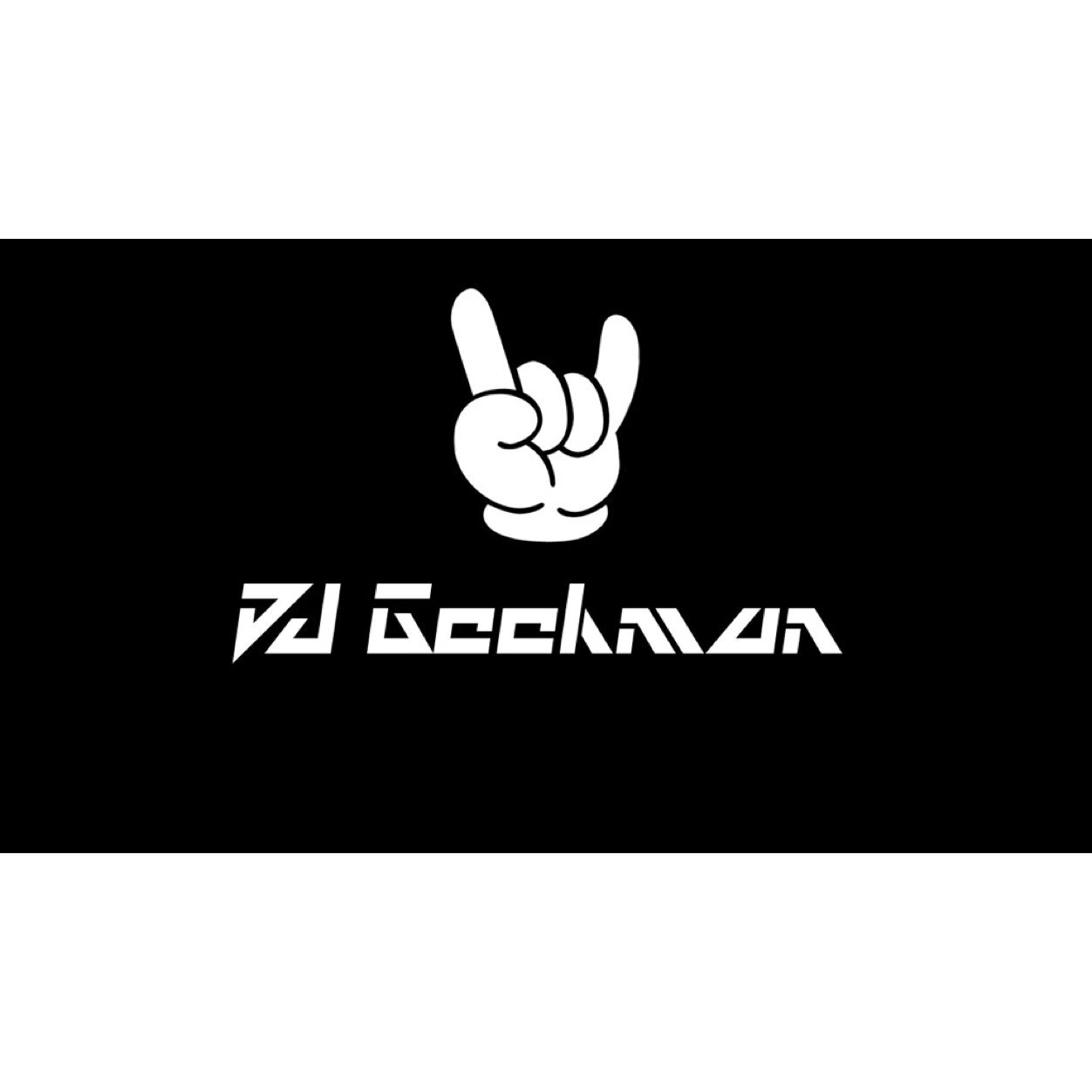 My name is Geekman. I'm a new DJ bringing you mixes to cool off or to party hard. Just started to DJ im going to be progressing as I go. Suscribe to my channel!