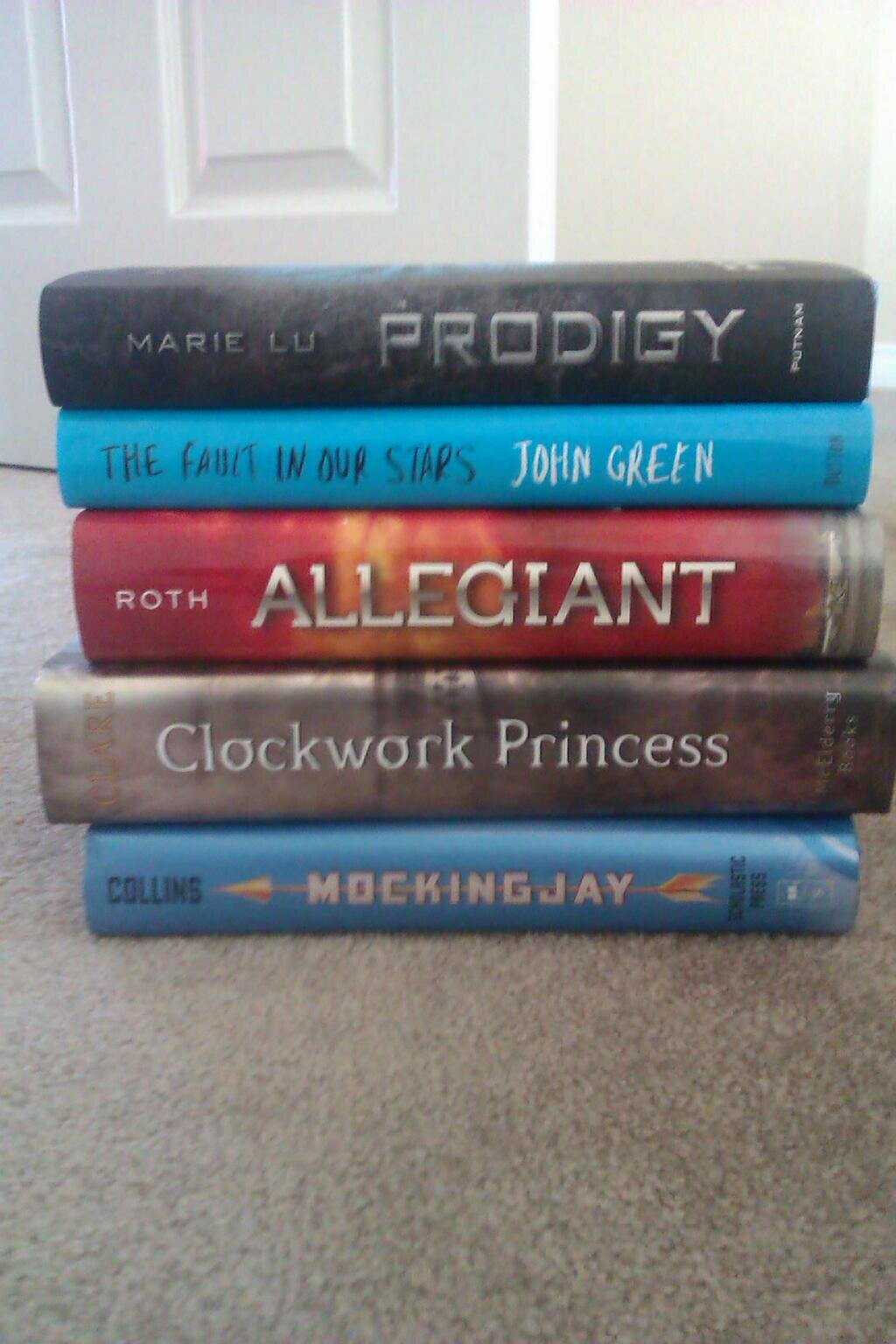 CinderJuneTessa's profile picture. @TID_Canada
 DID SOMEONE SAY BOOKS?