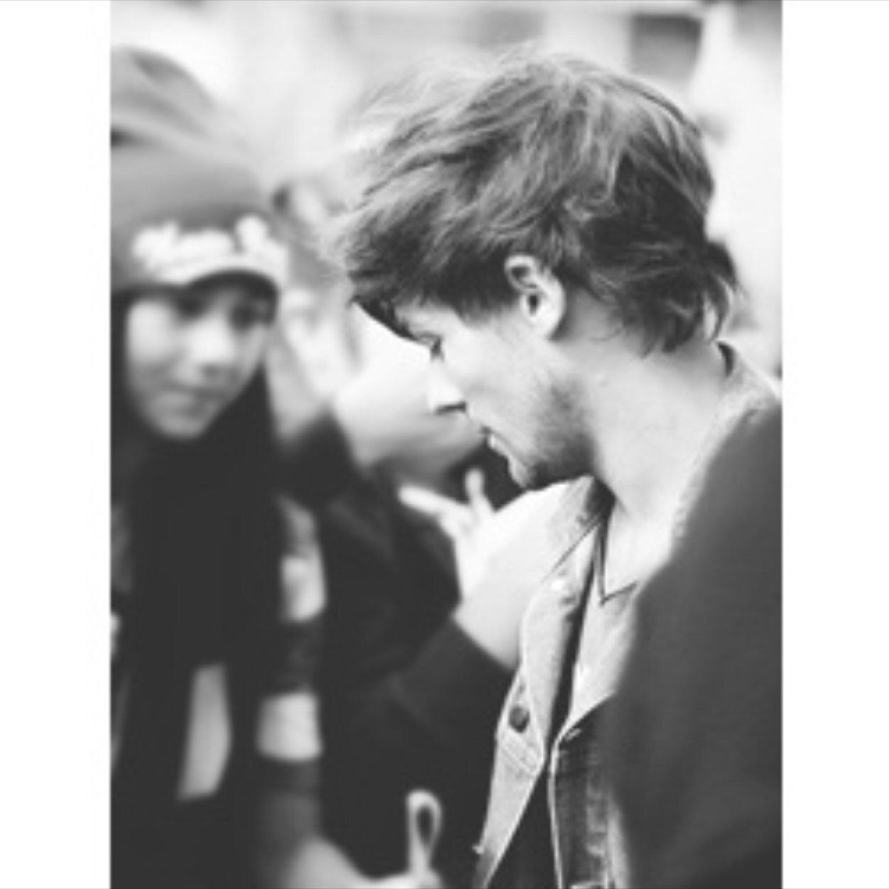 Hiii its @vintxgenarry you can follow me if you want, either way here is a free follow(: