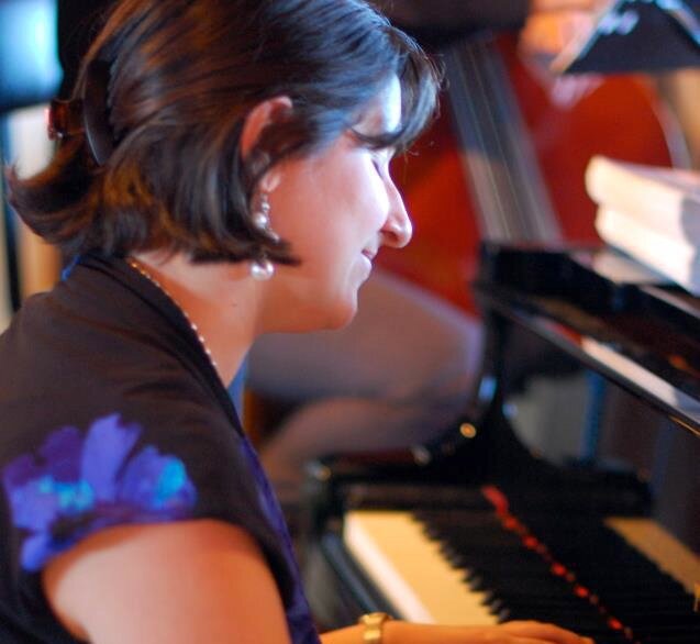 Laura Dubin is a jazz pianist based in Rochester, NY with her husband, drummer Antonio Guerrero. Laura & Antonio's Virtual Jazz Club streams nightly at 8:30 pm!