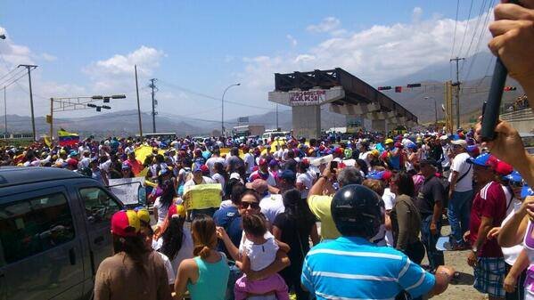 (SIGUENOS) GUATIRE Y GUARENAS unidos, en la Lucha para Liberar a Venezuela. informaciones recientes Guatire y Guarenas #Guatireprotestas #Guatire #Guarenas