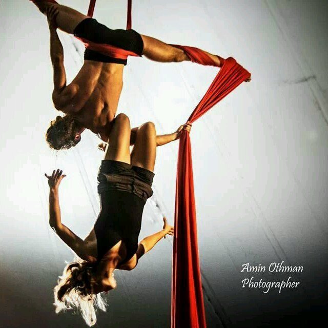 Acrobati Aerei  - Marta Finazzi e Simone Tositori - 
Performance, spettacoli, eventi, teatro di strada, circo