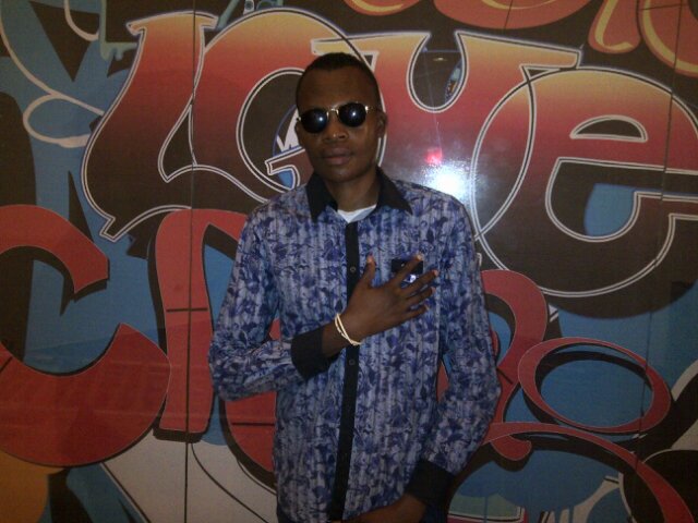 victorlee_25401's profile picture. Roses are red, Violets are blue, the sun shine as bright as my love does for you, love meeting people and am into Peruvian Human Hair Business.