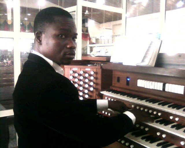 Governor's. Pianist